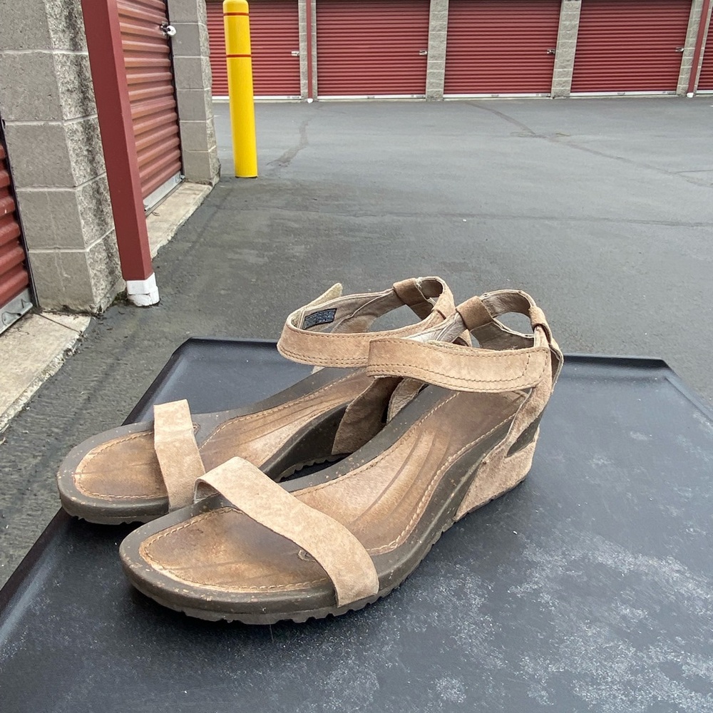 Teva 1001848 Ladies Tan Leather Wedge Ankle Strap Sandals Size 8.5 - Picture 12 of 14